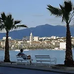 Butterfly With Sea View Apartament