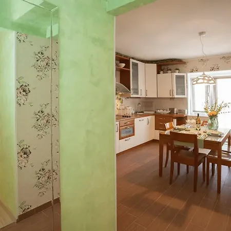 Butterfly With Sea View Apartment