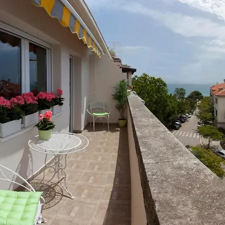 Apartman Butterfly With Sea View