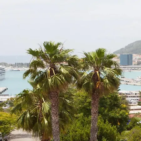 Butterfly With Sea View Apartmán *