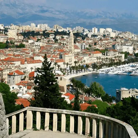 Butterfly With Sea View Split
